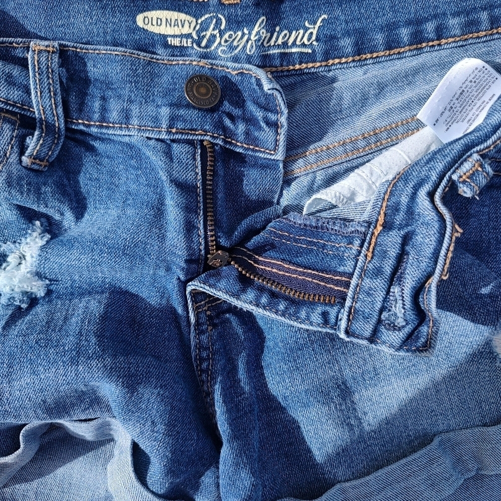 Old Navy Boyfriend Size 2 Distressed Jean Shorts! - Picture 5 of 7